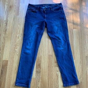 Mid rise skinny ankle jean